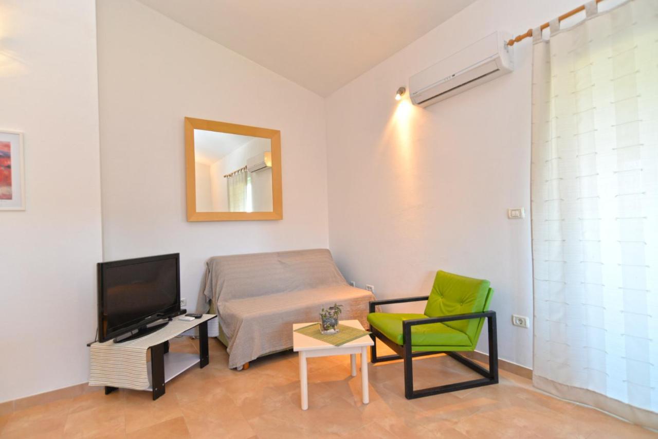 Apartments Bernarda 1773 Banjole Esterno foto