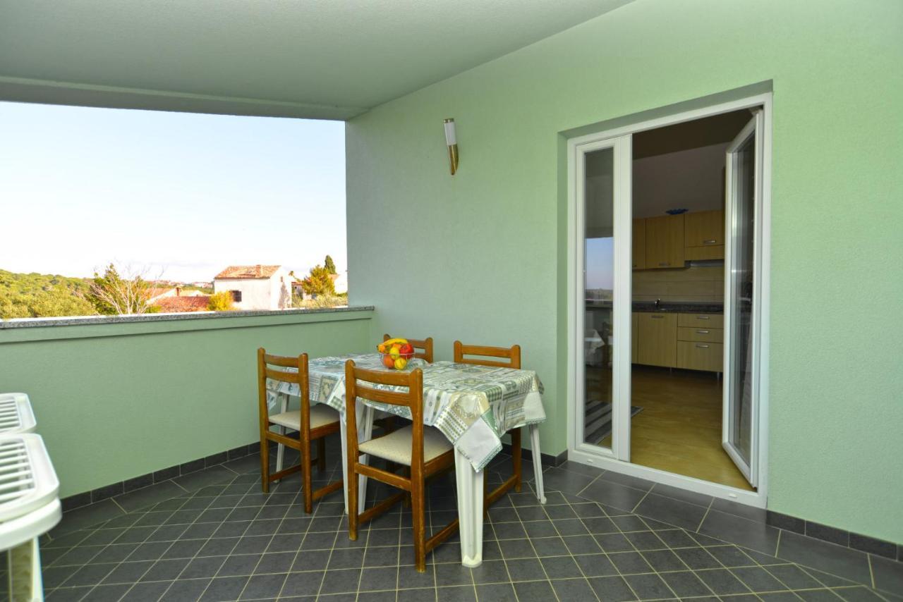 Apartments Bernarda 1773 Banjole Esterno foto