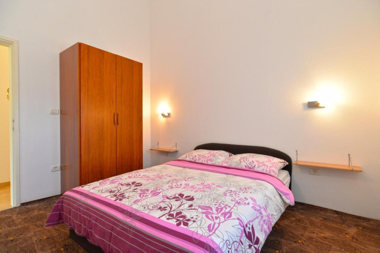 Apartments Bernarda 1773 Banjole Esterno foto