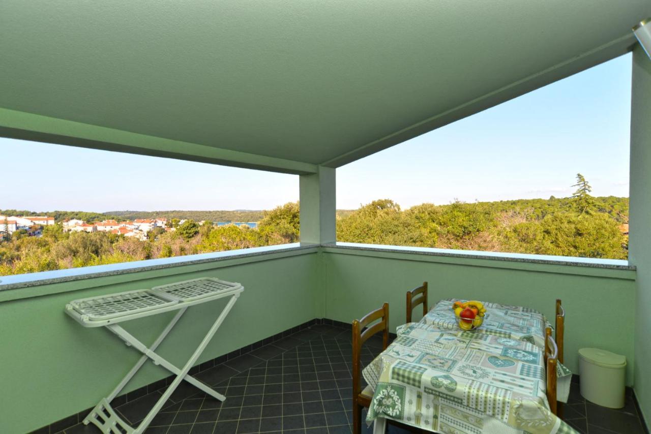 Apartments Bernarda 1773 Banjole Esterno foto
