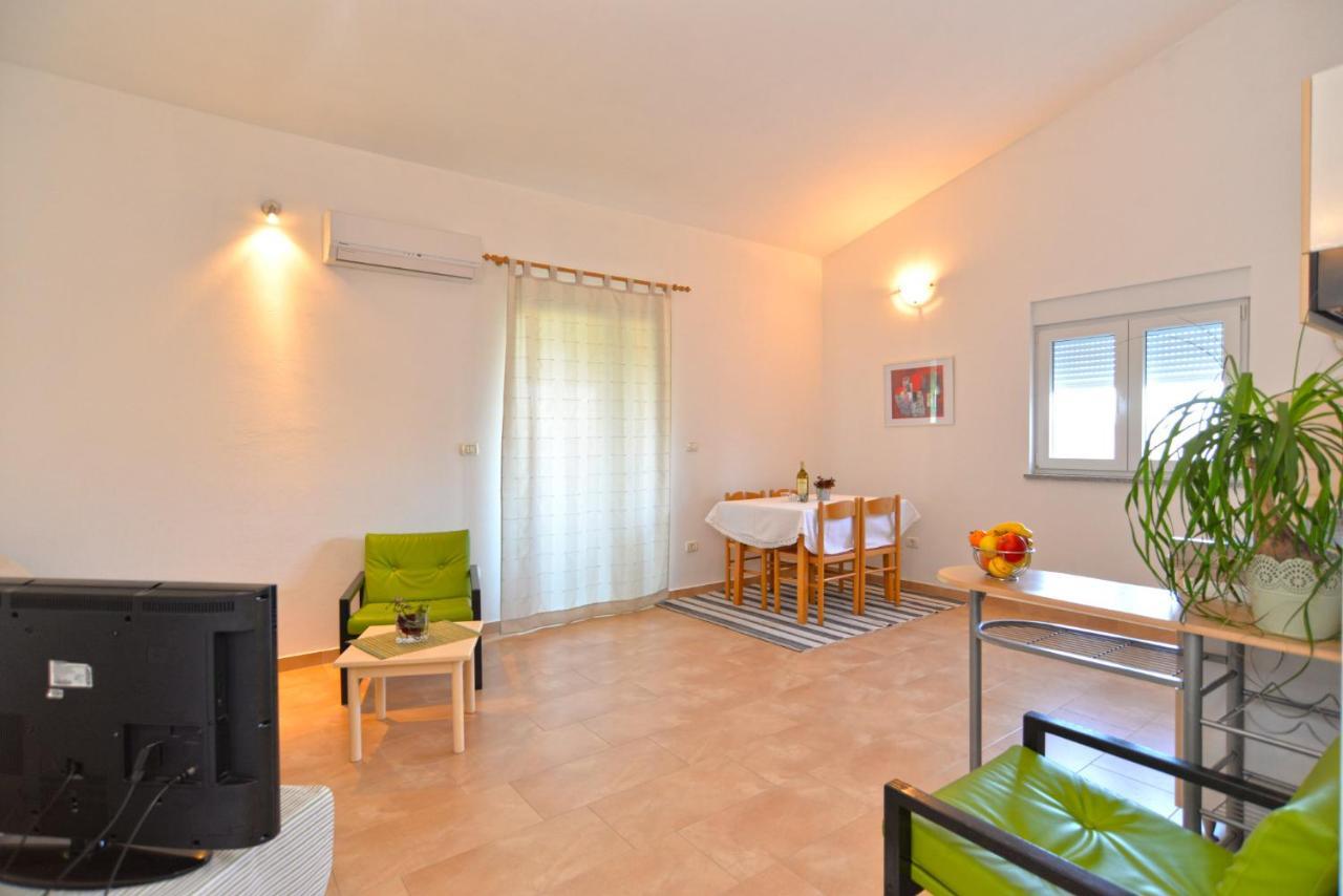 Apartments Bernarda 1773 Banjole Esterno foto