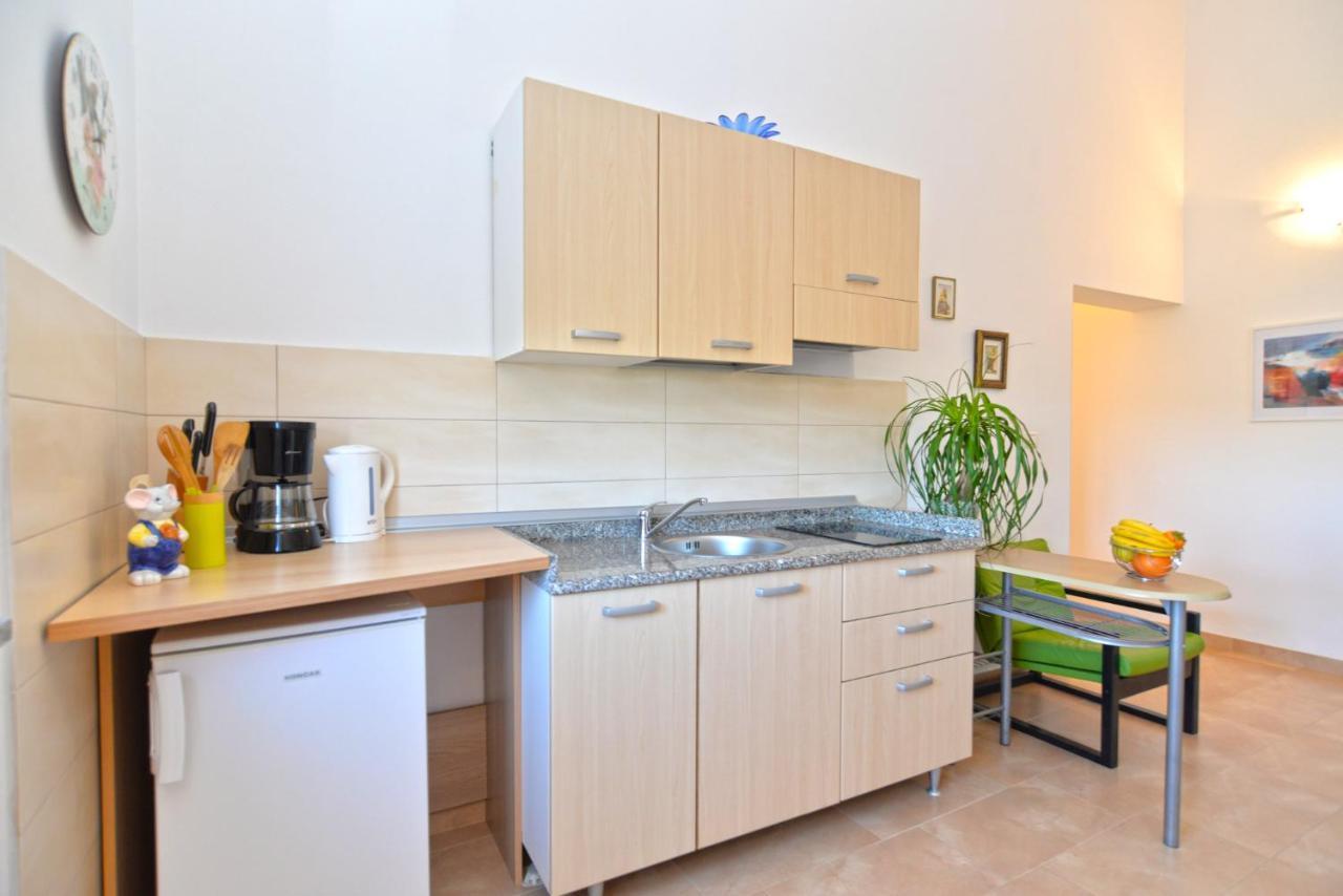 Apartments Bernarda 1773 Banjole Esterno foto