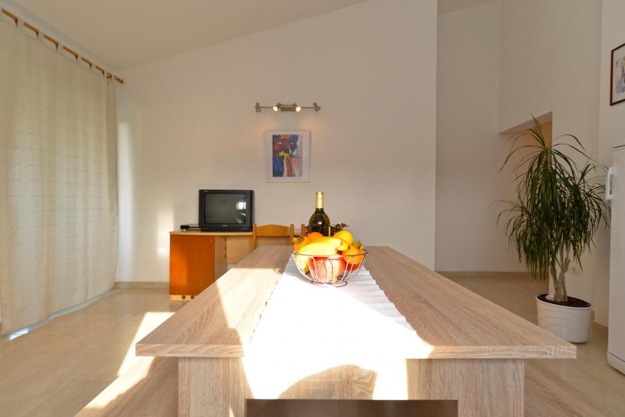 Apartments Bernarda 1773 Banjole Esterno foto